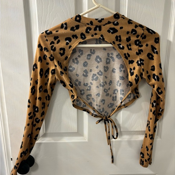 Leopard print crop top- size medium - Picture 3 of 4